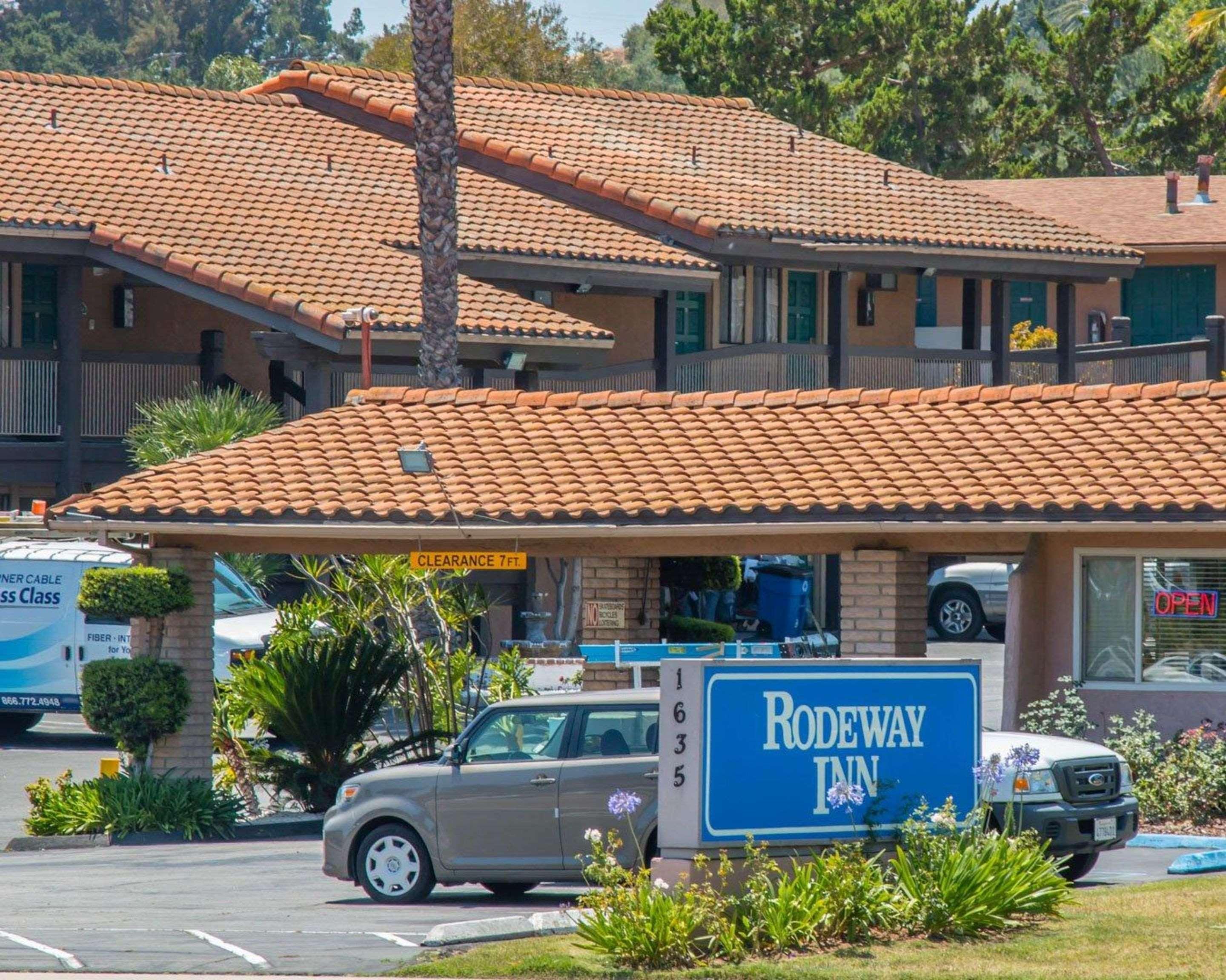 Rodeway Inn Fallbrook Downtown Bagian luar foto